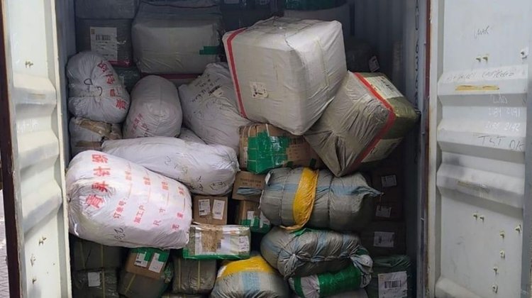 Incautan perfume y mercancía apócrifa en puerto de Michoacán