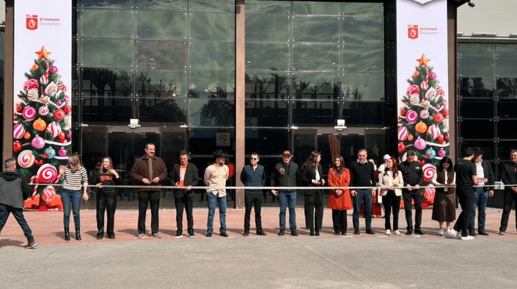 Inaugura ‘Mercado Hecho en Nuevo León’ edición Navidad 2025