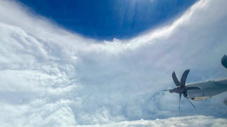 Avión cazahuracanes suspende vuelo por turbulencias de 'Melissa'