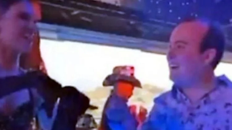 Captan a diputado de Morena bailando en exclusivo club de Ibiza