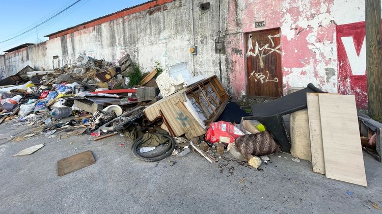 ¿Es basurero o relleno sanitario? Denuncian tiradero en Monterrey