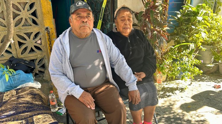 DIF Guadalupe apoya a abuelitos tras incendio en su vivienda