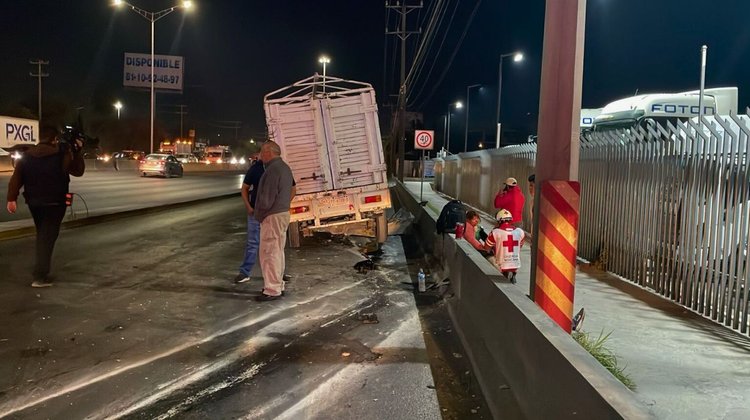 Choque en carretera libre a Nuevo Laredo deja cuatro lesionados