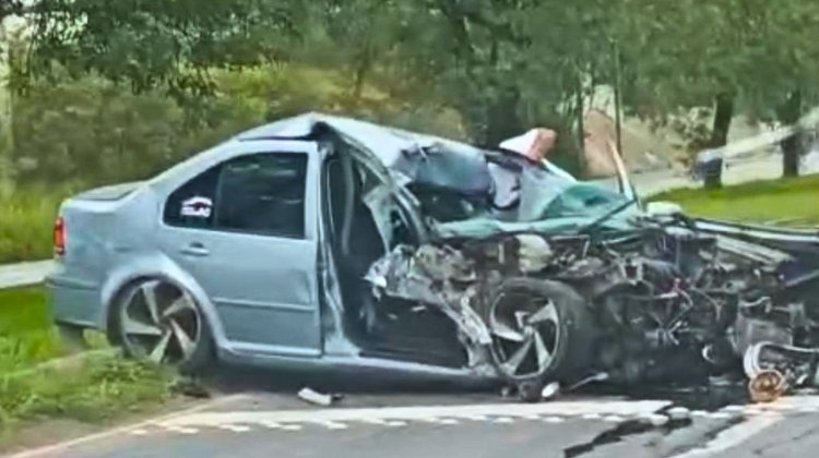 Choque en la Carretera Nacional deja vehículo destrozado