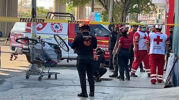 Hombre intenta robar cable y muere electrocutado en Monterrey