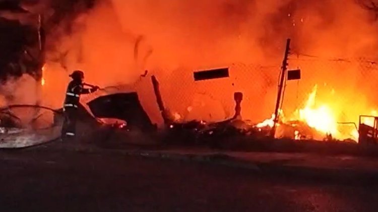 Incendio de tejabanes moviliza a Bomberos en San Bernabé