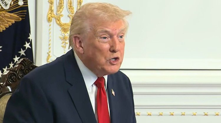 Trump llama 'estúpida' a reportera que preguntar sobre tiroteo