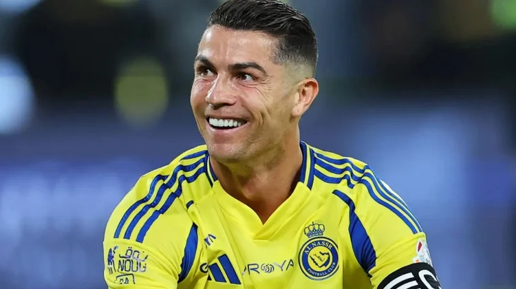 Cristiano Ronaldo renueva contrato con Al Nassr hasta 2027