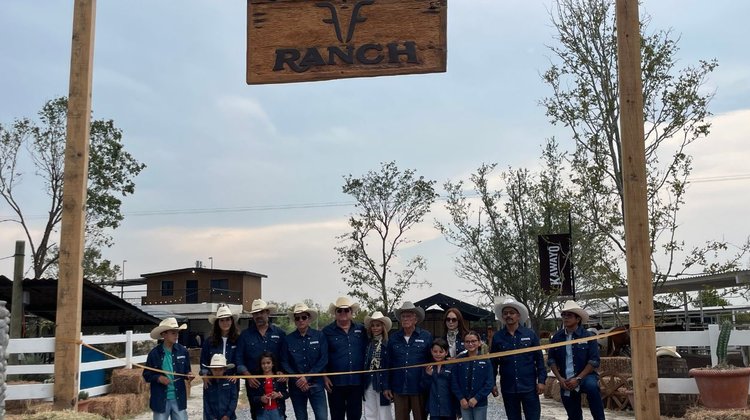 Inaugura Miguel Flores santuario para caballos maltratados