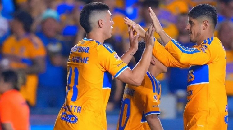 Conquistan los Tigres de la UANL victoria clave frente al Puebla