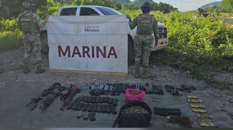 Decomisan arsenal y dosis de metanfetamina en Sinaloa