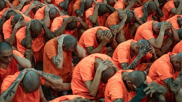 Trasladan a primeros 123 reclusos a megacárcel en Costa Rica
