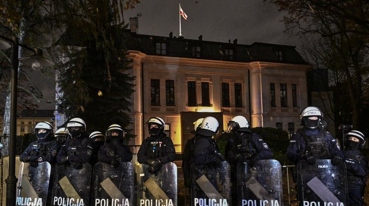 Estalla choque de poderes por crisis judicial en Polonia