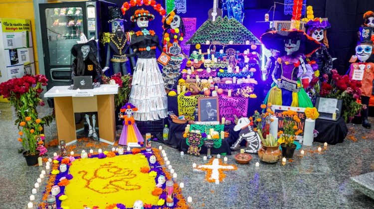 Participan 11 dependencias en certamen de altares en Nuevo León