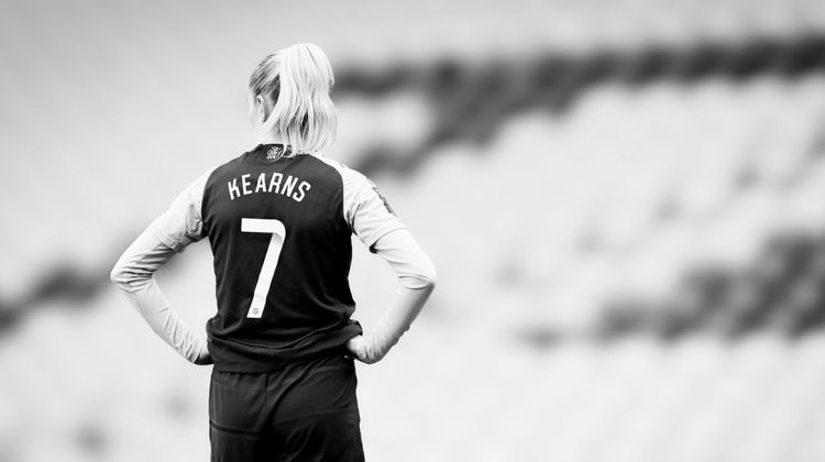 Futbolista inglesa Missy Bo Kearns revela que perdió a su bebé