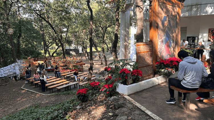 La 'Virgen Desatanudos' reúne historias de gratitud en Monterrey