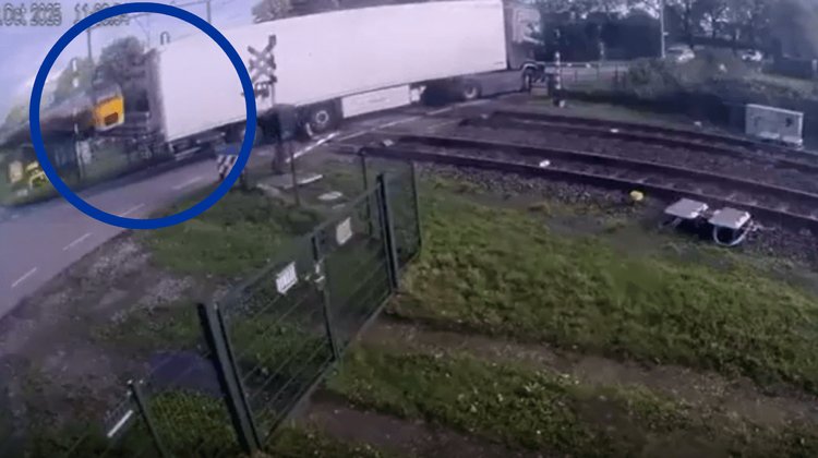 Tren embiste tráiler tras quedar atrapado en Países Bajos