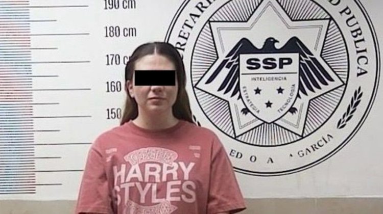 Detienen a mujer por presunto robo de ropa en tienda de San Pedro