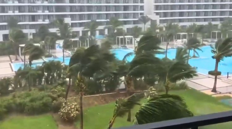 'Melissa' azota Jamaica con vientos y lluvias devastadoras