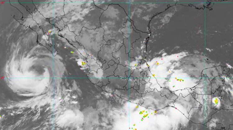 'Priscilla' baja a categoría 1 en la península de Baja California