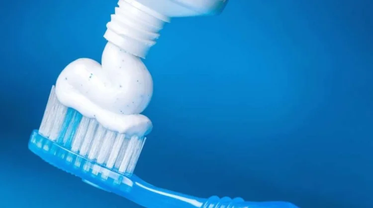 Ordena Cofepris retirar esta pasta dental por riesgo a la salud