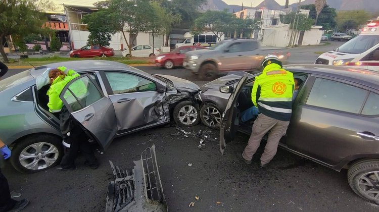 Choque deja un lesionado en av. Eloy Cavazos en Guadalupe 
