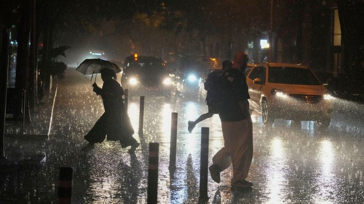 Suspenden movilidad en Cataluña por lluvias torrenciales