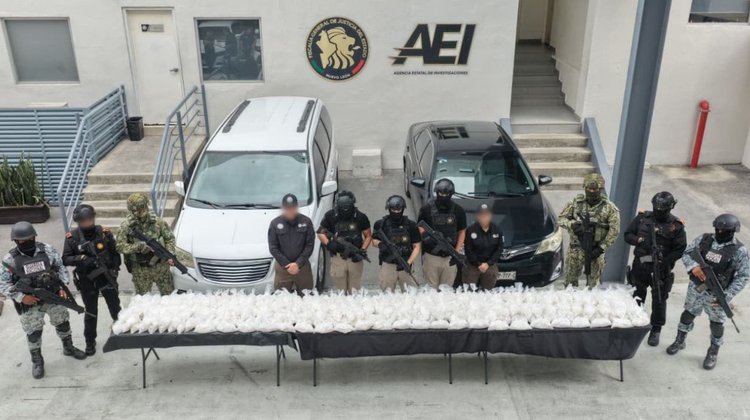 Aseguran más de 135 kilos de droga y detienen a tres personas