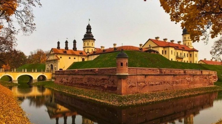 Mujer compra un palacio en Bielorrusia por ¡571 pesos!