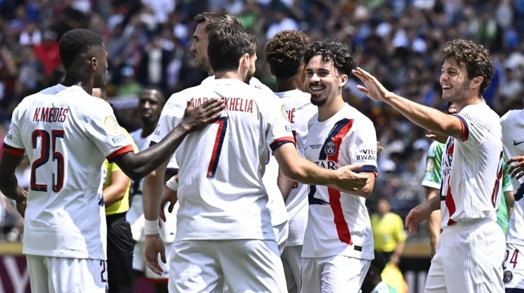 Kvaratskhelia del PSG firma el gol 100 en el Mundial de Clubes