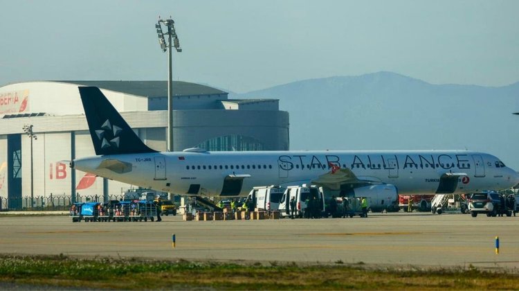 Broma de pasajero obliga a aterrizaje de emergencia en Barcelona
