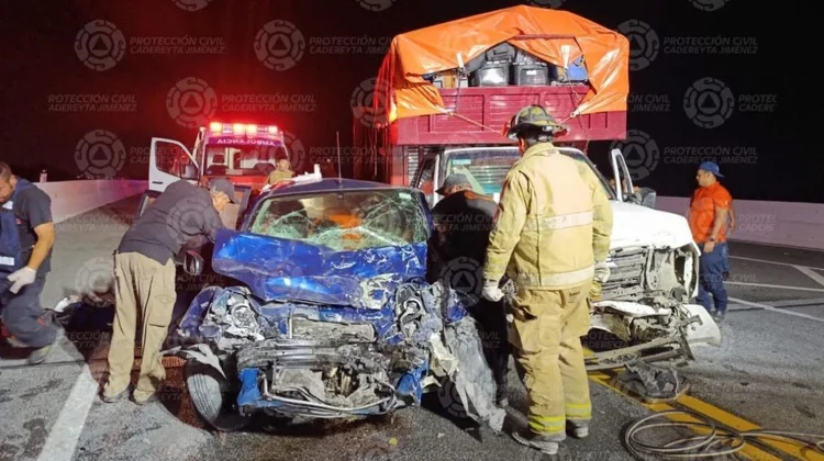 Choque en Periférico deja un muerto y un prensado