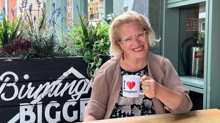 Sheinbaum descarta investigación pese a denuncias a exembajadora