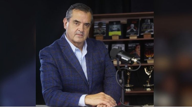 Denuncian a conductor colombiano de abuso contra periodista