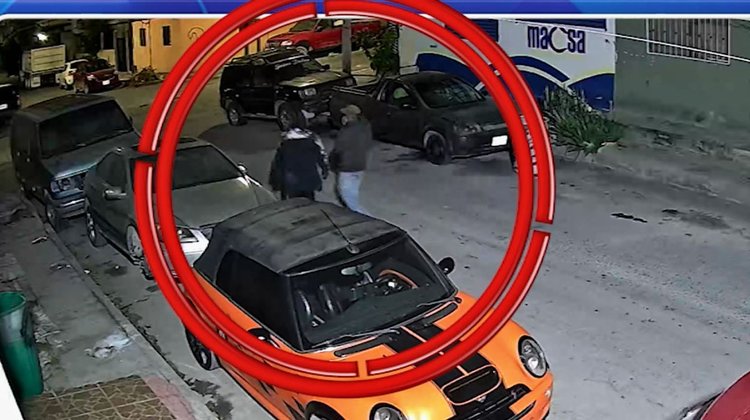 Captan robo de camioneta por dos hombres en San Bernabé