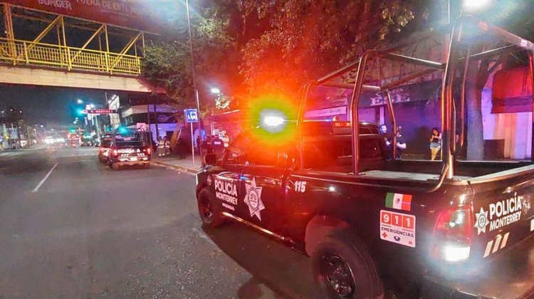 Policías de Monterrey salvan a hombre que perdió a su esposa