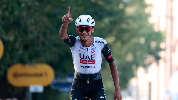 Isaac Del Toro gana el Gran Piamonte y tiene temporada de ensueño