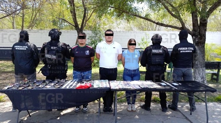 Vinculan a proceso a tres detenidos con droga y un arma