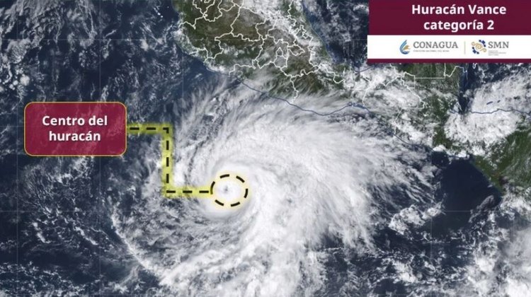 Alcanza el huracán Vance la categoría 2 frente a costas del país