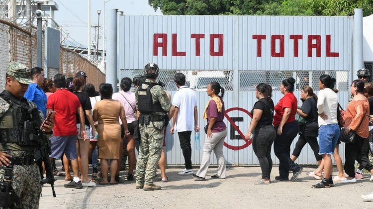 Separan a director del penal de Mazatlán tras riñas