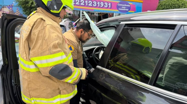Deja saldo de siete lesionados en choque de seis autos en Puebla