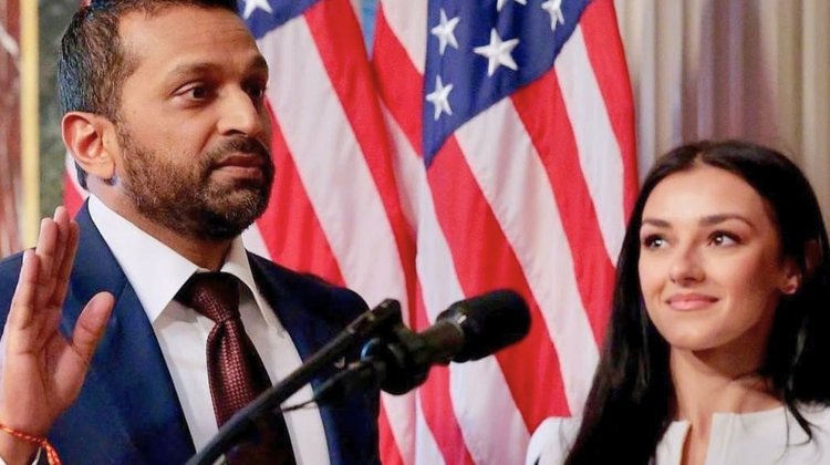 Director del FBI se compromete con una cantante de country