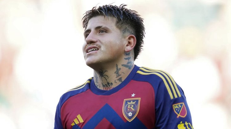 La MLS galardona a Diego Luna por su apoyo a la comunidad local