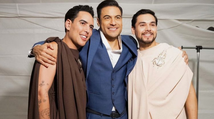 Carlos Rivera sorprende con show privado en boda de Un Tal Fredo