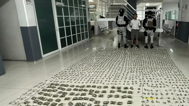 Cae narcomenudista con 1,750 dosis de marihuana en Edomex