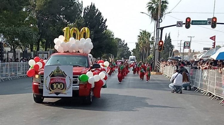 Inicia en Saltillo el desfile del 20 de Noviembre