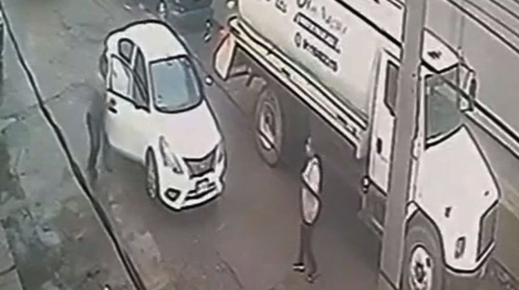Cámara capta ataque con machete contra mujer en San Nicolás