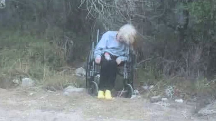 Abandonan a adulta mayor en la carretera a Playa Bagdad