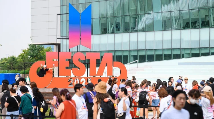 Fans de todo el mundo celebran a BTS en su 12º aniversario