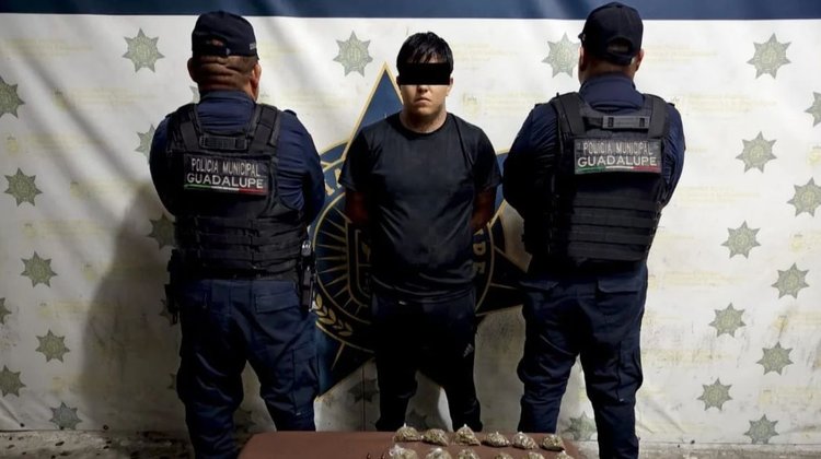 Detienen a presunto narcomenudista tras persecución en Guadalupe